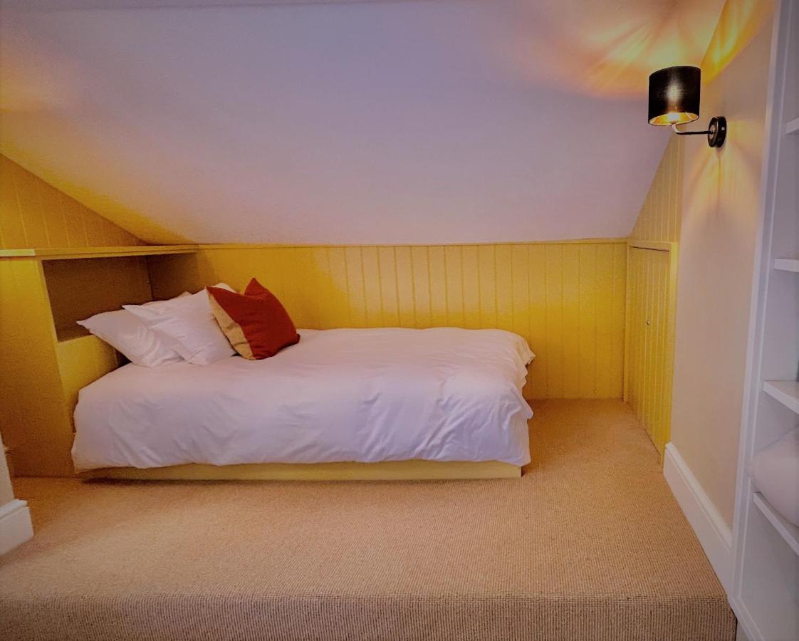 Hotel The Kings Head Dorking Zewnętrze zdjęcie