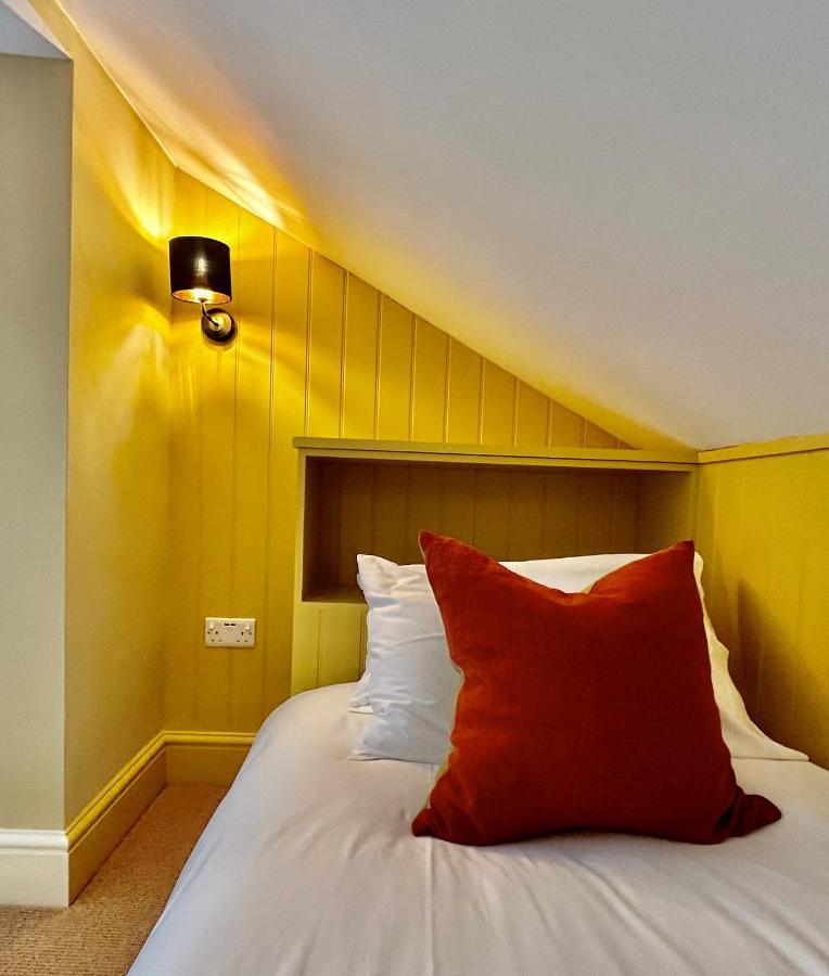Hotel The Kings Head Dorking Zewnętrze zdjęcie